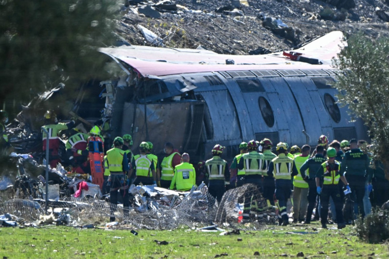 Ascienden a 64 los muertos por el choque de dos trenes de alta velocidad en Toledo, España