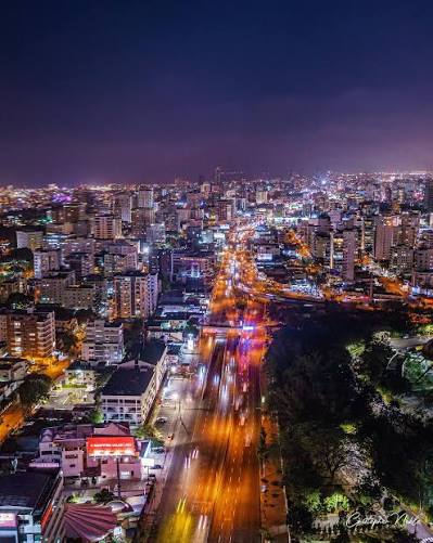 Fotografía del Distrito Nacional , Ciudad de Santo Domingo, Avenida 27 de febrero fotógrafo Cristopher Noble