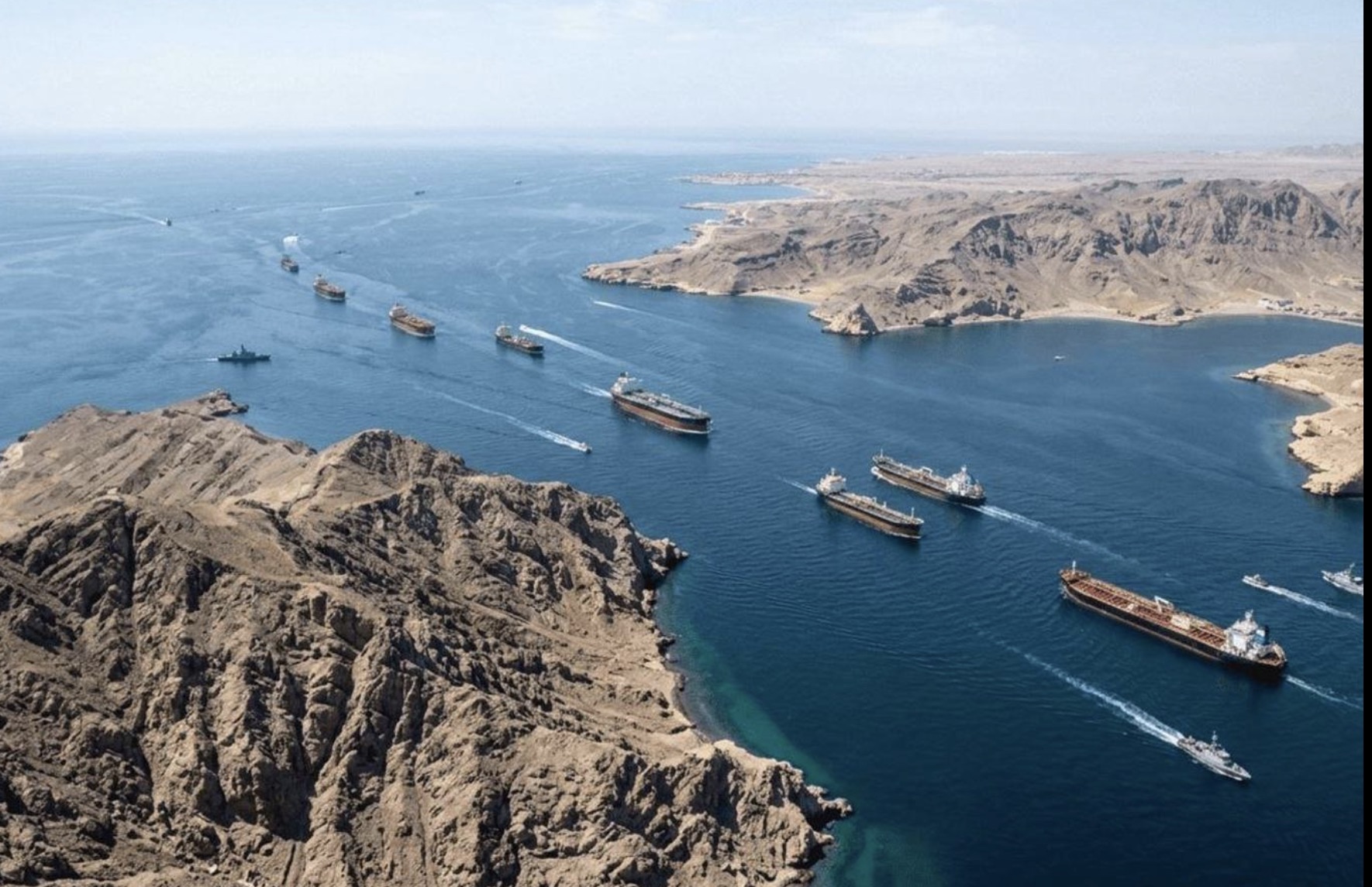 Estados Unidos e Irán exploran nuevas negociaciones mientras el petróleo Brent cierra cerca de US$115